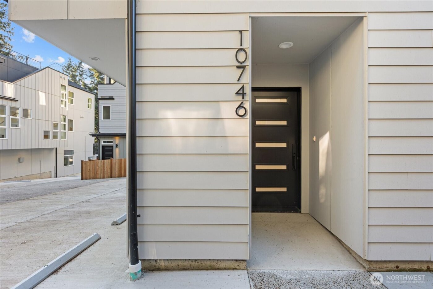 10746 Interlake Avenue N, Seattle, WA 98133