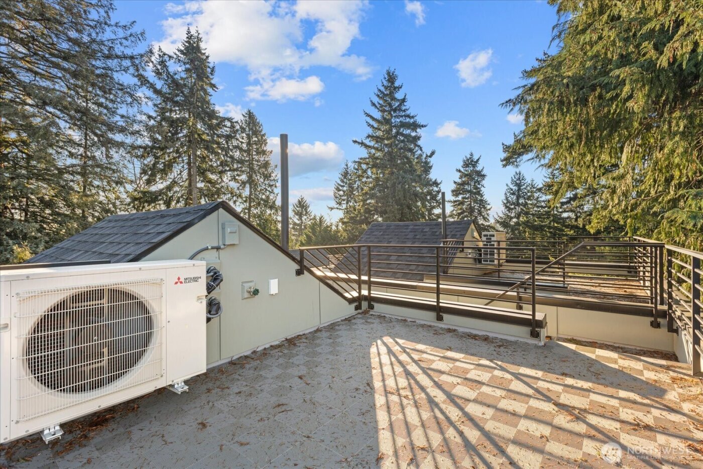 10746 Interlake Avenue N, Seattle, WA 98133