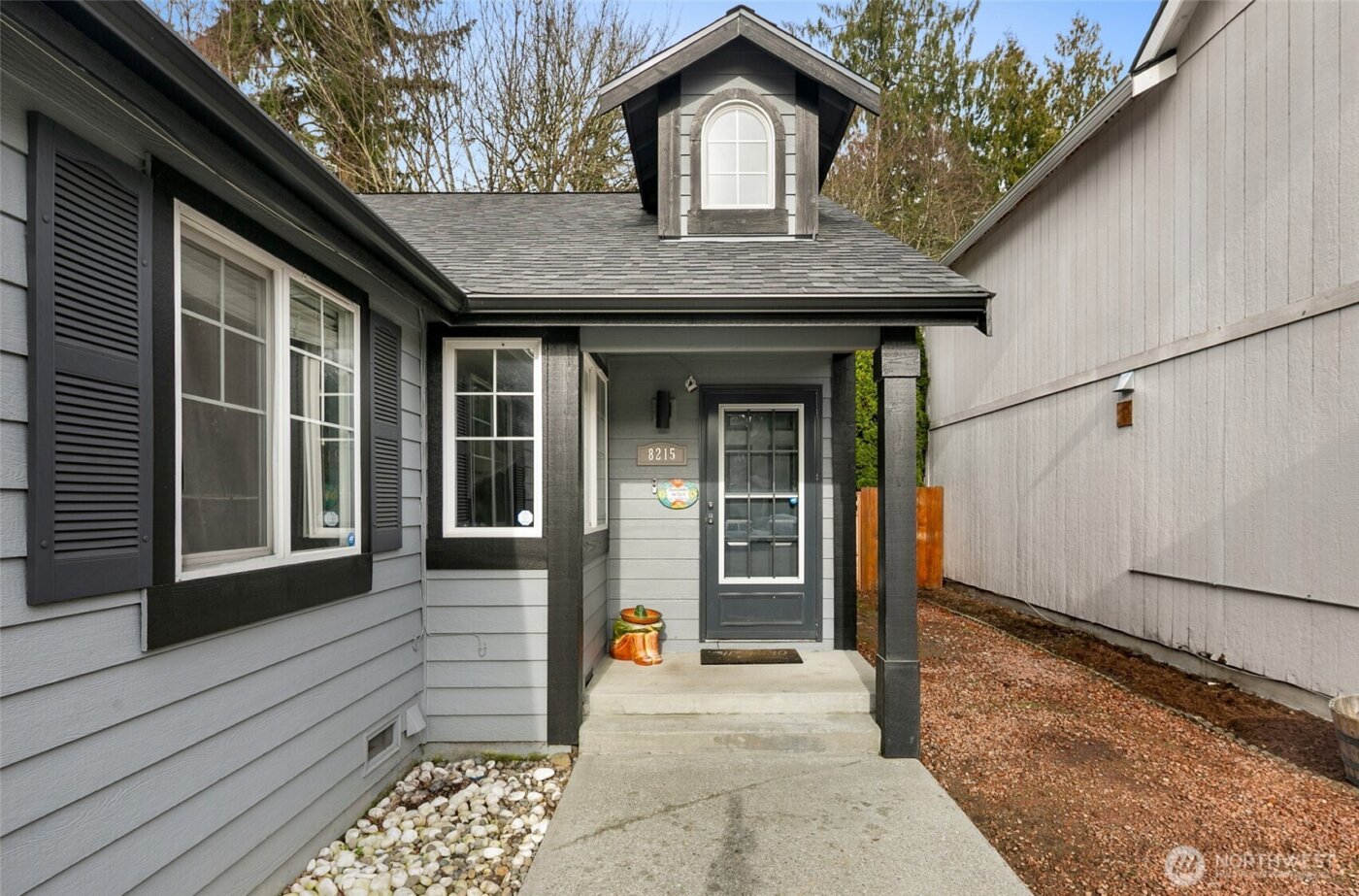 8215 1st Street SE, Lake Stevens, WA 98258-3392