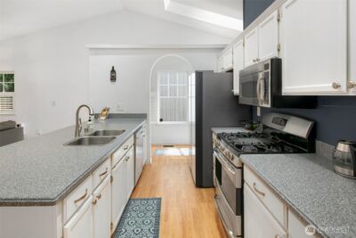 8215 1st Street SE, Lake Stevens, WA 98258-3392 - Photo 7