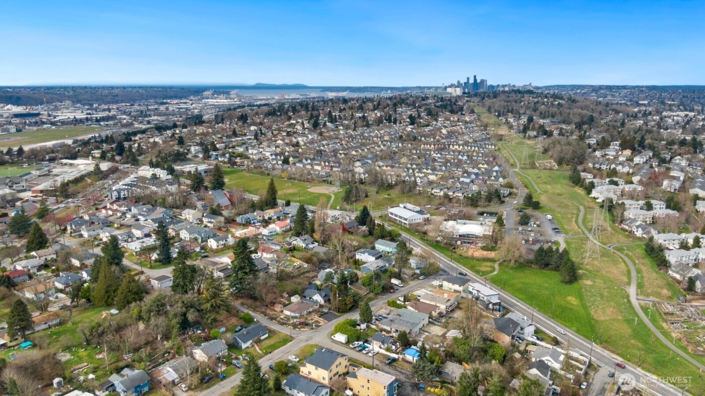 7226 33rd Avenue S, Seattle, WA 98118-3508