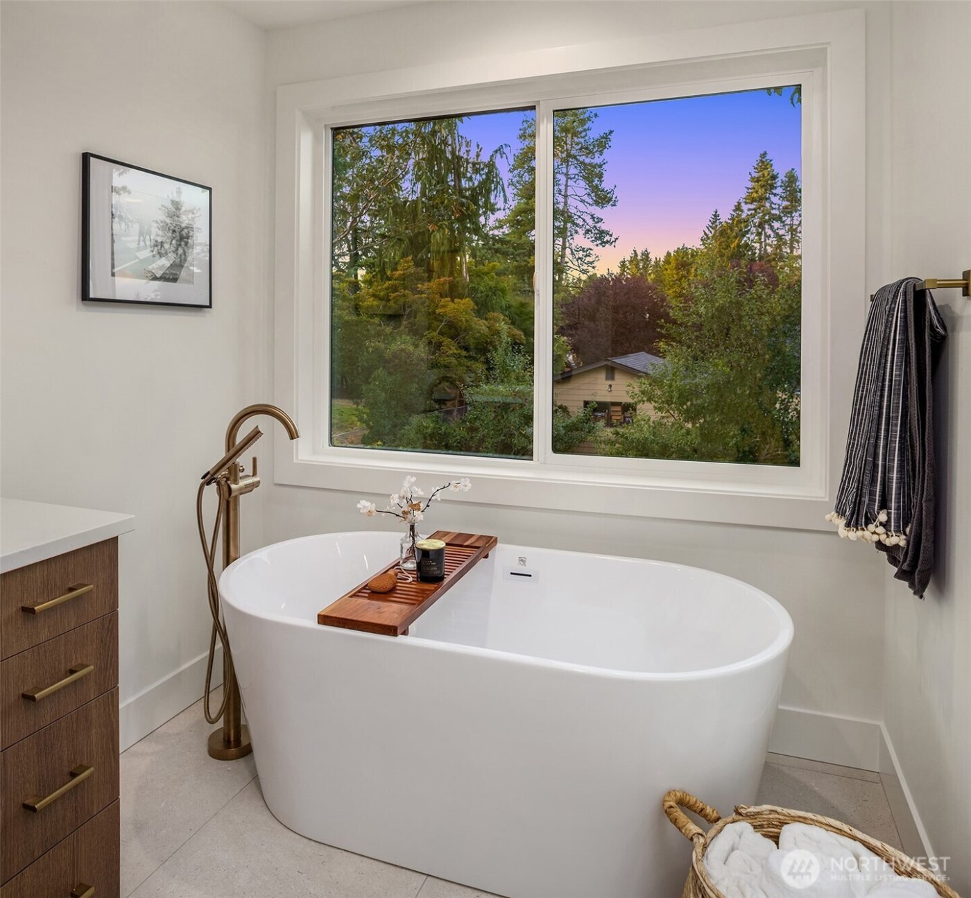 13662 NE 101st Street , Kirkland, WA 98033