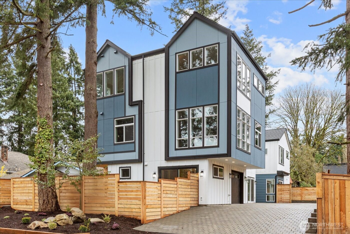 14308 Roslyn Place N, Seattle, WA 98133