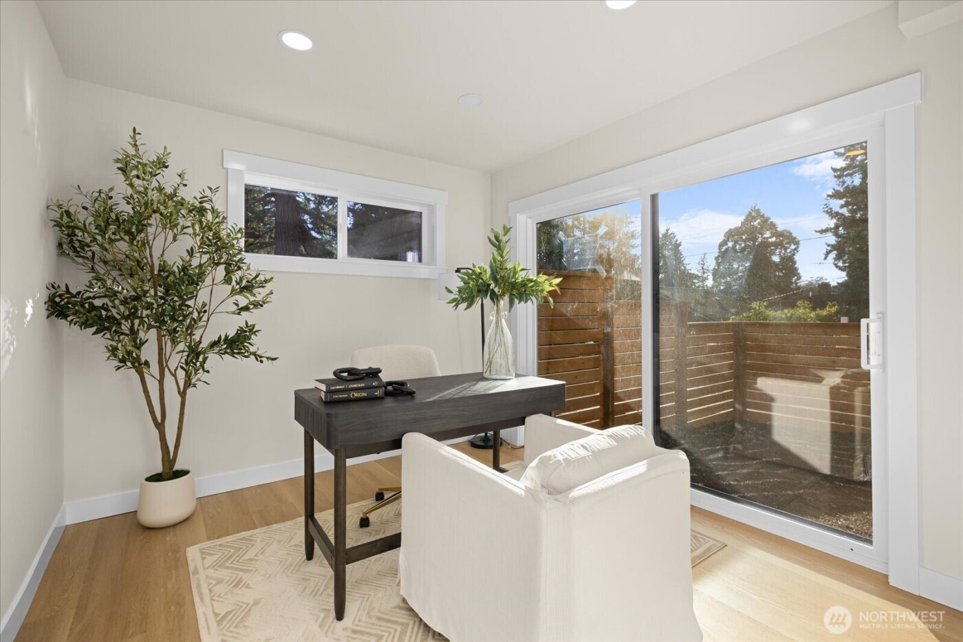 14308 Roslyn Place N, Seattle, WA 98133