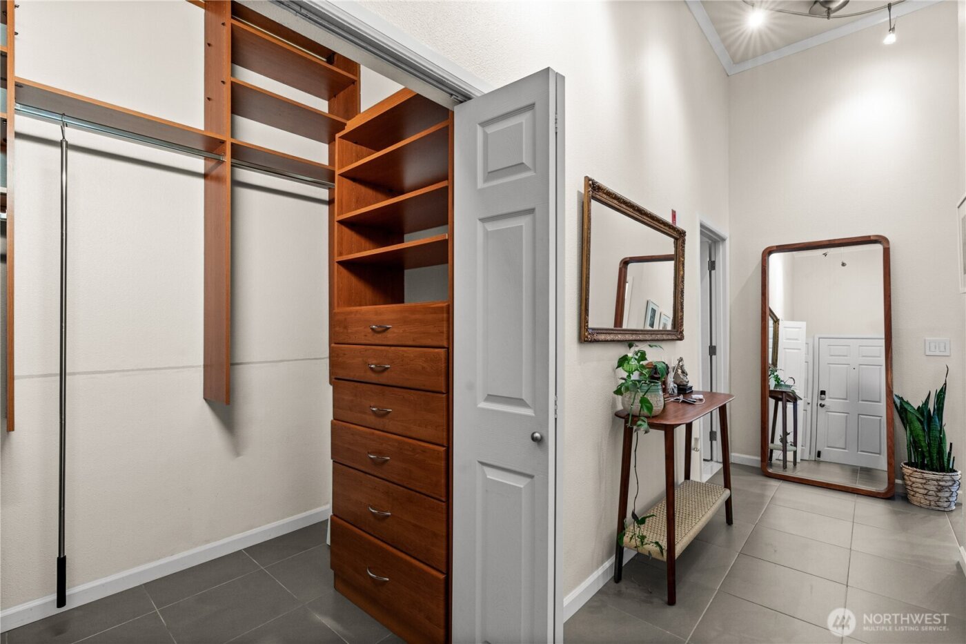 621 5th Avenue N #102, Seattle, WA 98109