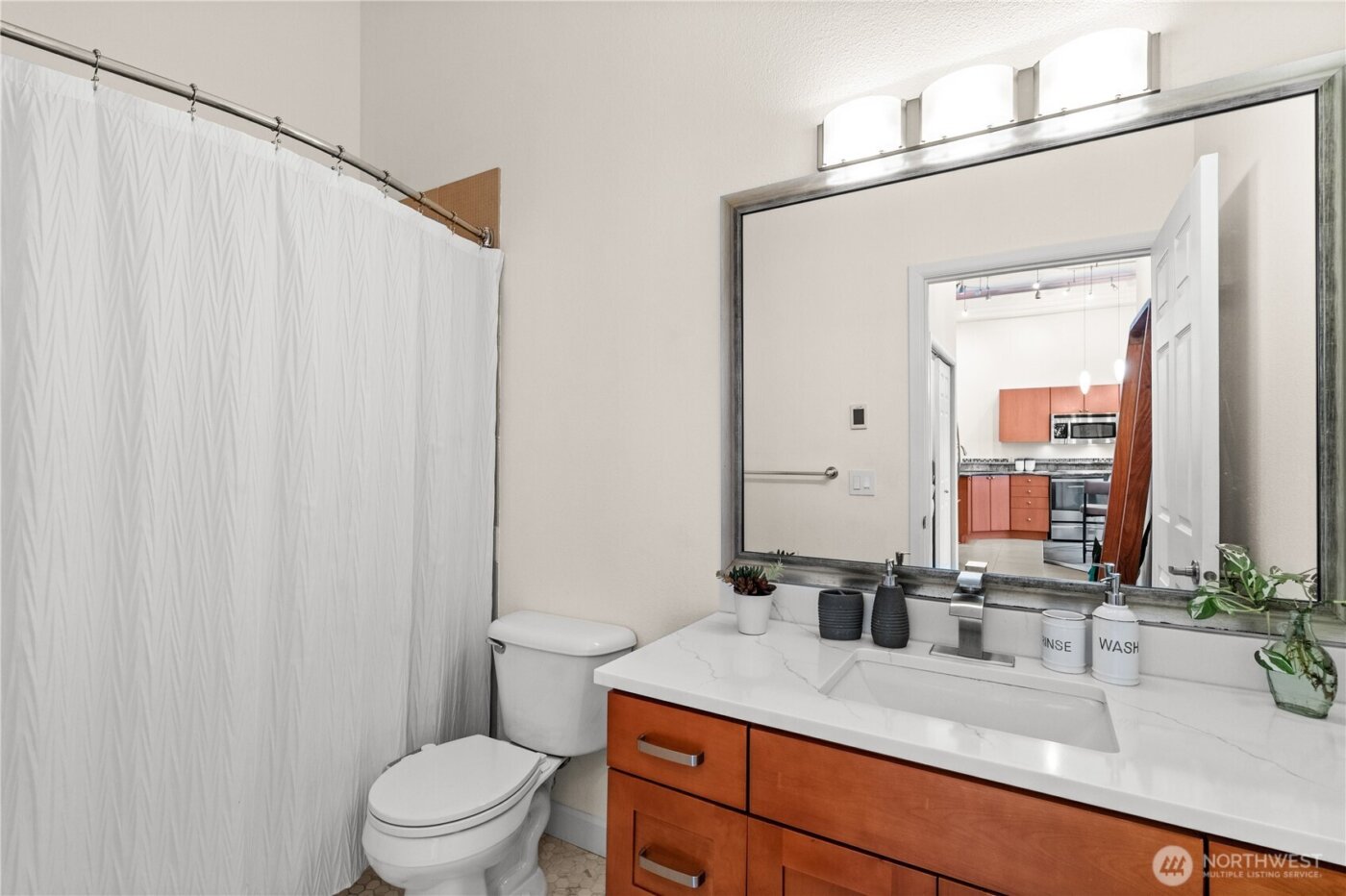 621 5th Avenue N #102, Seattle, WA 98109