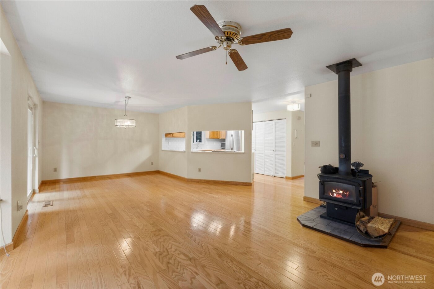 210 Country Estates Drive W, Rainier, WA 98576