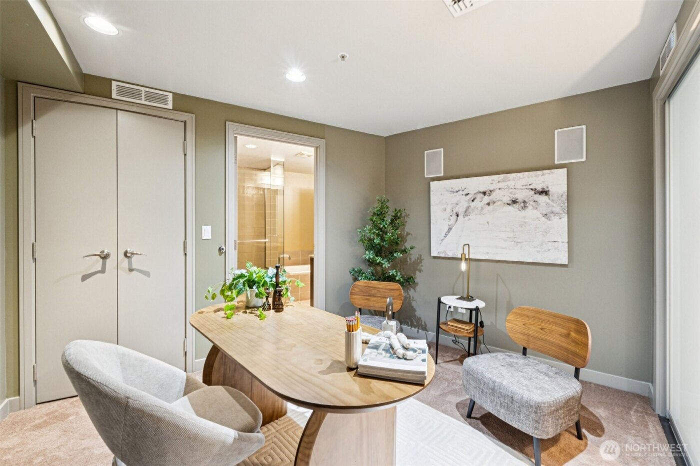 10650 NE 9th Place #1423, Bellevue, WA 98004