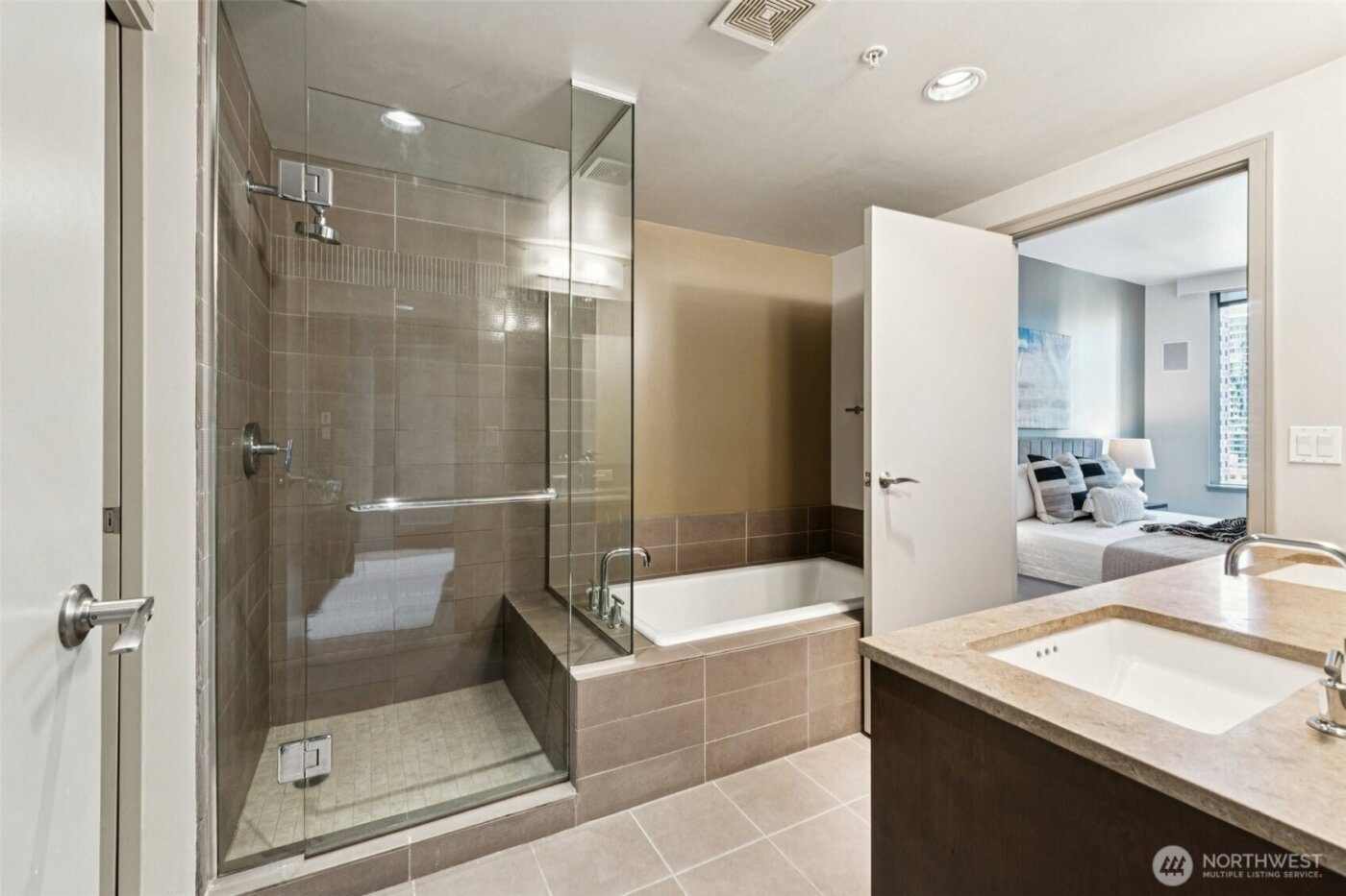 10650 NE 9th Place #1423, Bellevue, WA 98004