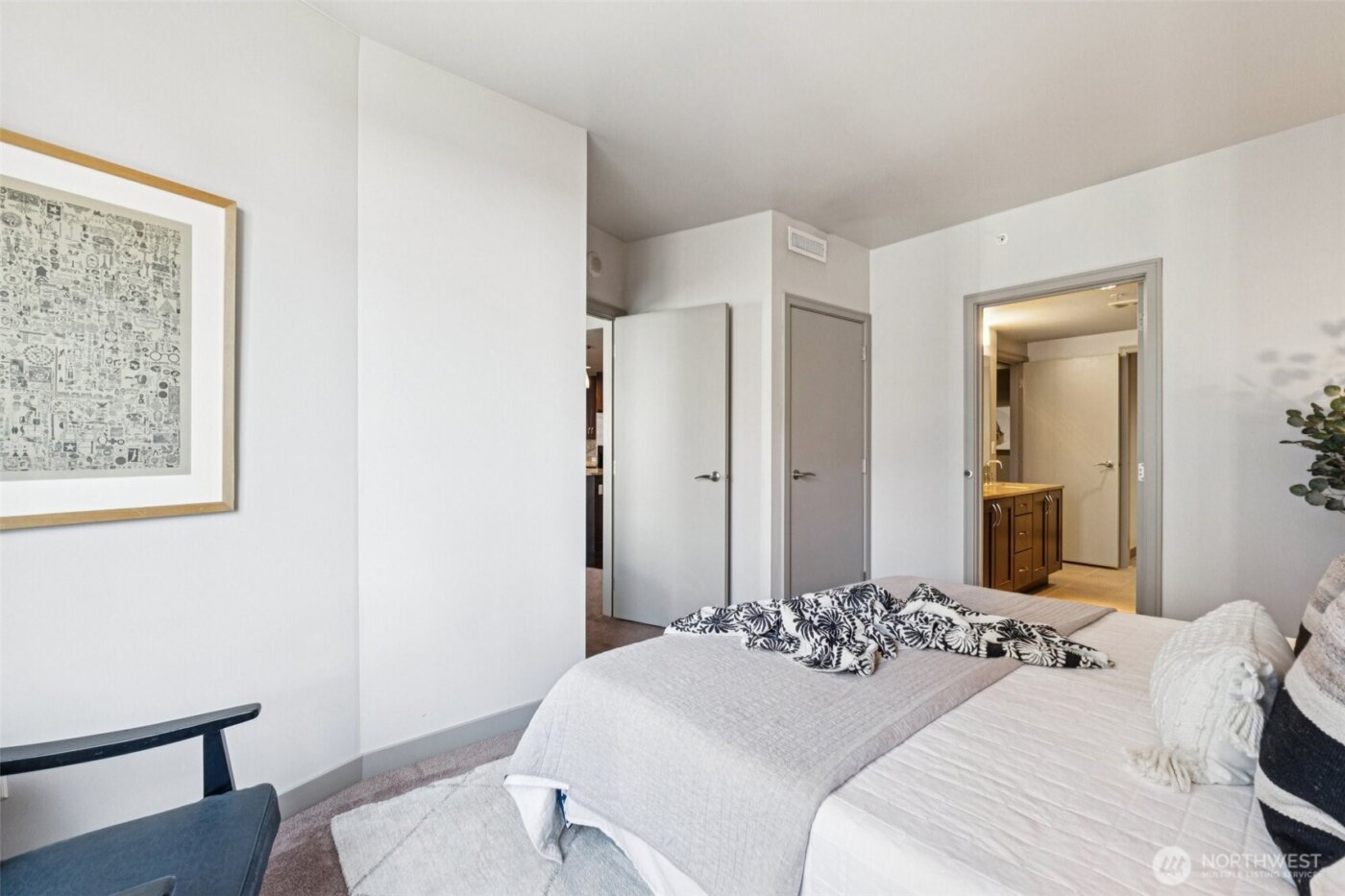 10650 NE 9th Place #1423, Bellevue, WA 98004