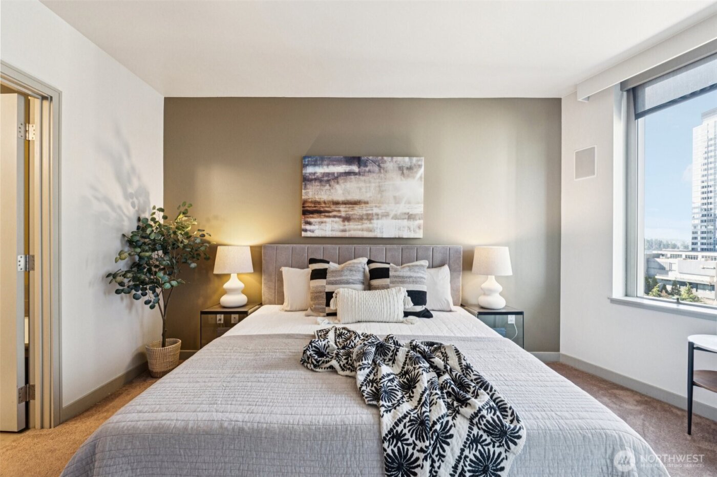 10650 NE 9th Place #1423, Bellevue, WA 98004