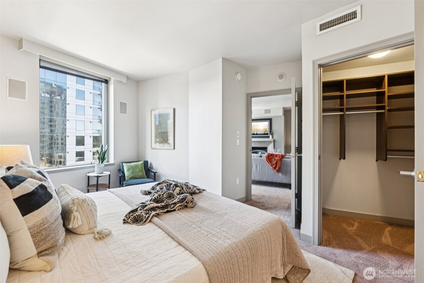 10650 NE 9th Place #1423, Bellevue, WA 98004
