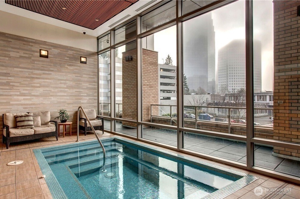 10650 NE 9th Place #1423, Bellevue, WA 98004