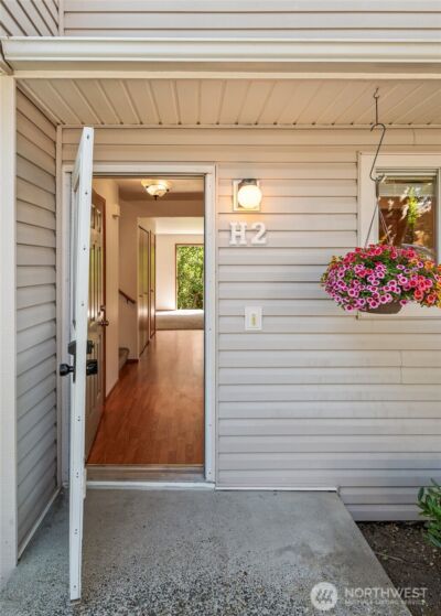 18910 Bothell Everett HWY #H2, Bothell, WA 98012 - Photo 10