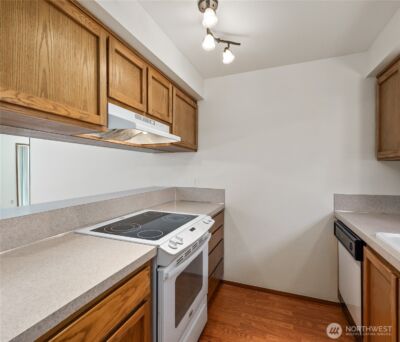 18910 Bothell Everett HWY #H2, Bothell, WA 98012 - Photo 14