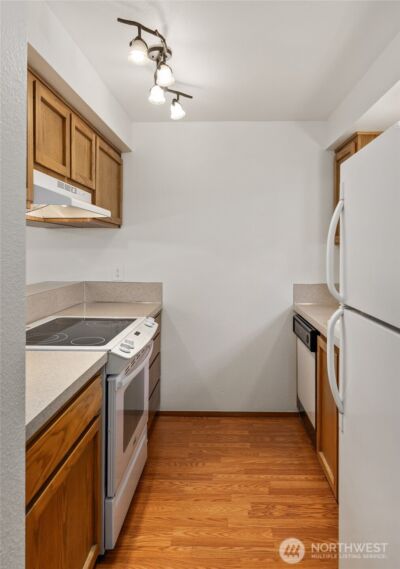 18910 Bothell Everett HWY #H2, Bothell, WA 98012 - Photo 15