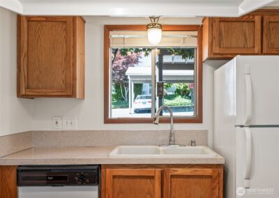 18910 Bothell Everett HWY #H2, Bothell, WA 98012 - Photo 16