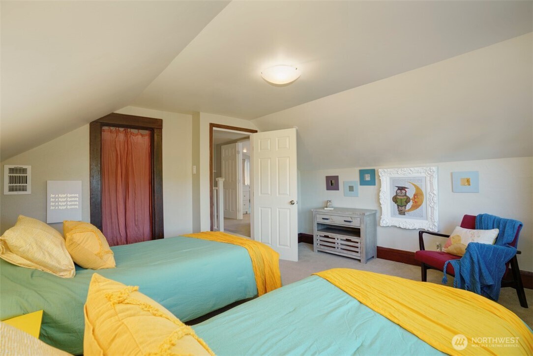 3936 Woodland Park Avenue N, Seattle, WA 98103