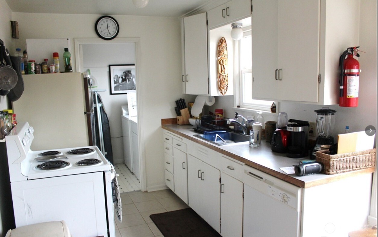 7311 Woodlawn Avenue NE, Seattle, WA 98115-5871