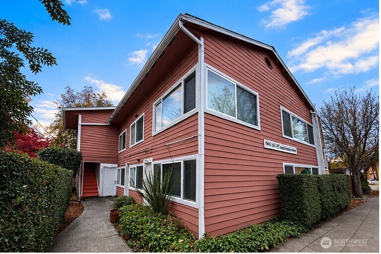 7311 Woodlawn Avenue NE, Seattle, WA 98115-5871