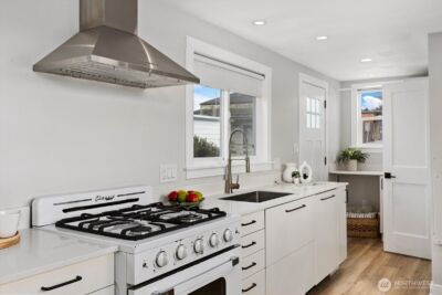 1080 W Ewing Street #E5, Seattle, WA 98119 - Photo 18