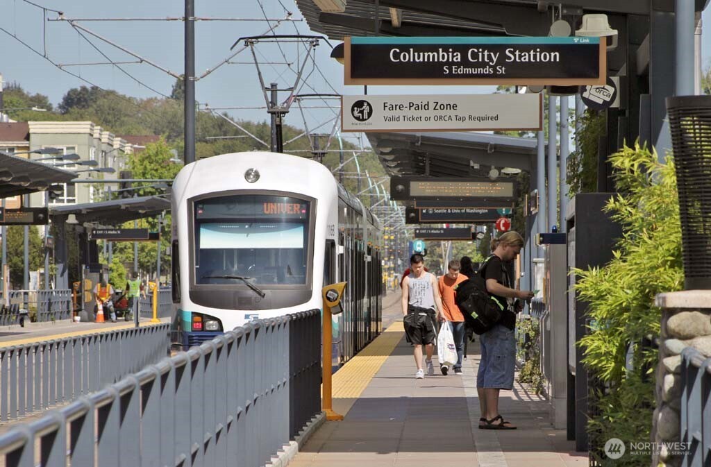 5936 S 36th Avenue #F, Seattle, WA 98118