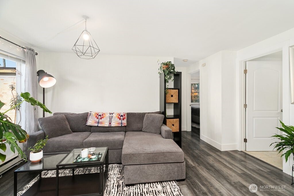 4831 Fauntleroy Way SW #206, Seattle, WA 98116