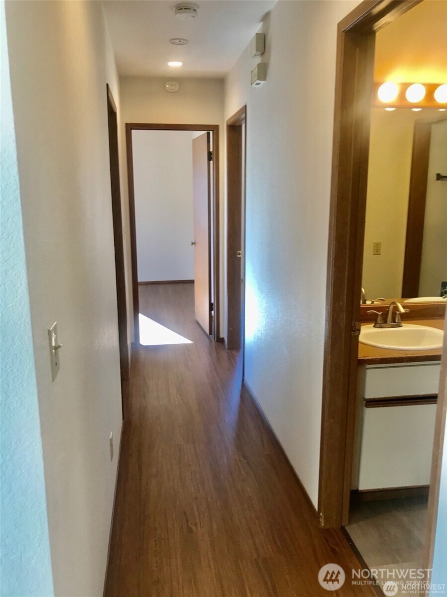 5210 11th Avenue NE #1-5, Seattle, WA 98105-3561