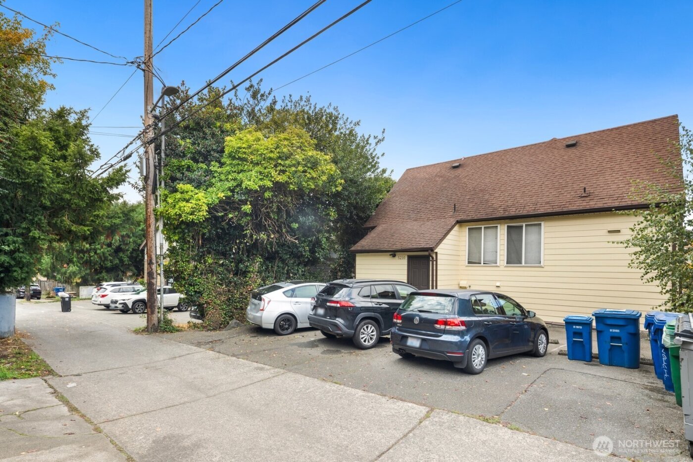 5210 11th Avenue NE #1-5, Seattle, WA 98105-3561