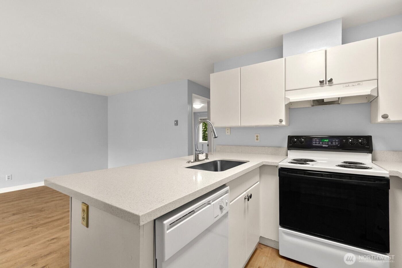 3660 Whitman Avenue N, Seattle, WA 98103-8768