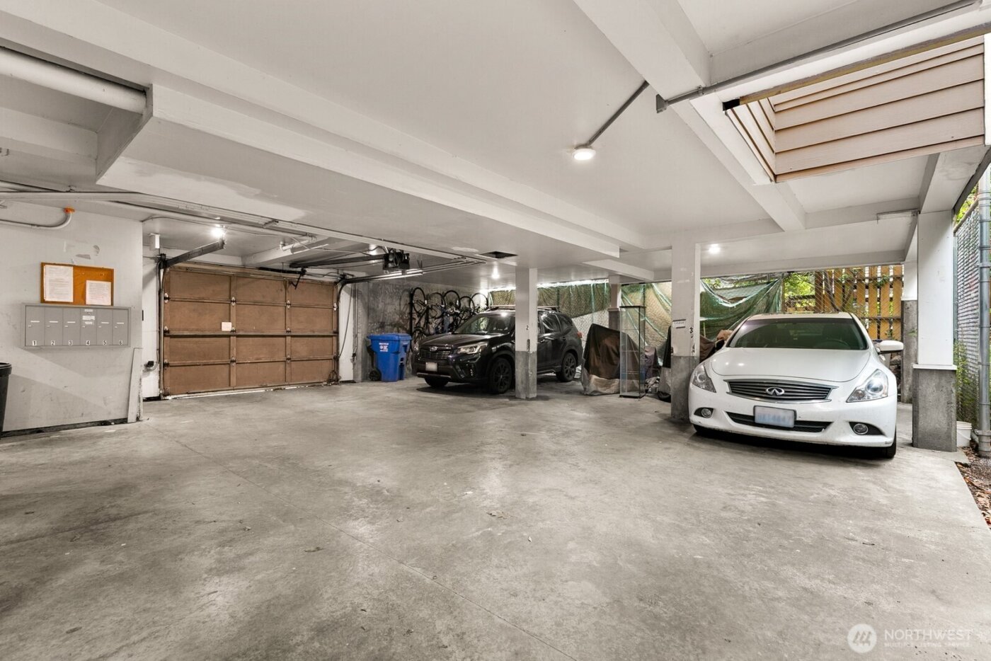 3660 Whitman Avenue N, Seattle, WA 98103-8768