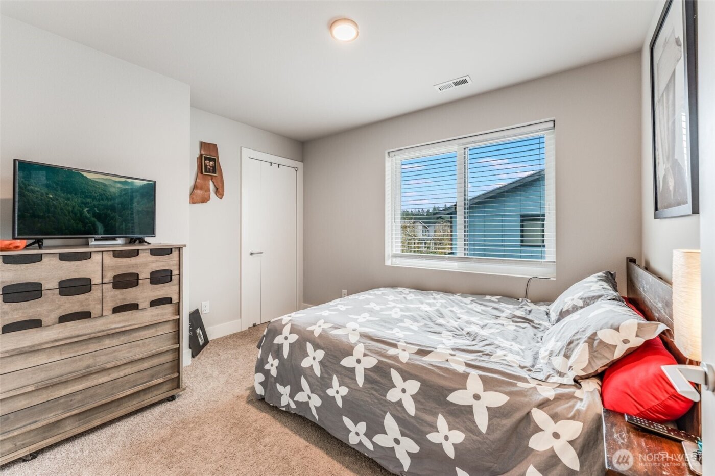 32819 Madrona Avenue SE, Black Diamond, WA 98010