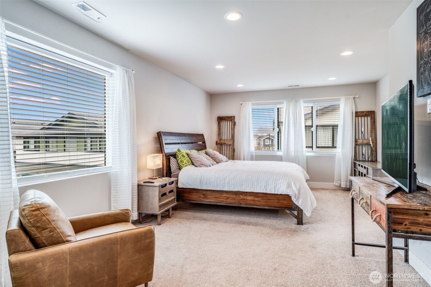 32819 Madrona Avenue SE, Black Diamond, WA 98010