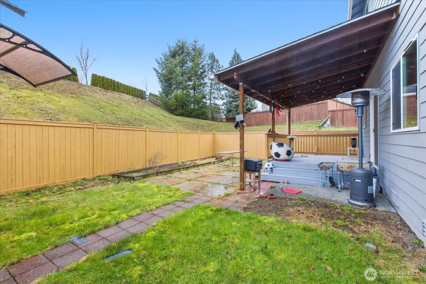 27867 256th Court SE, Maple Valley, WA 98038