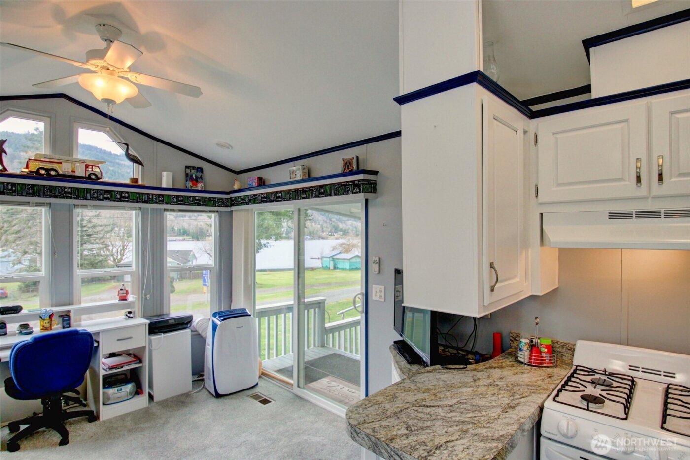 22989 Lake McMurray Lane #10, Mount Vernon, WA 98274