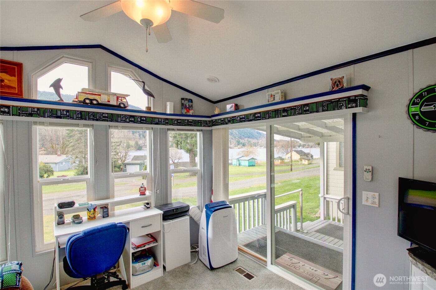 22989 Lake McMurray Lane #10, Mount Vernon, WA 98274