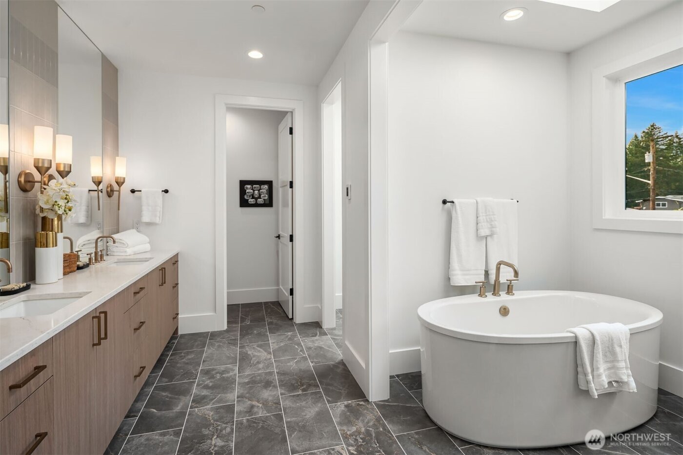 16544 SE 28th Street , Bellevue, WA 98008