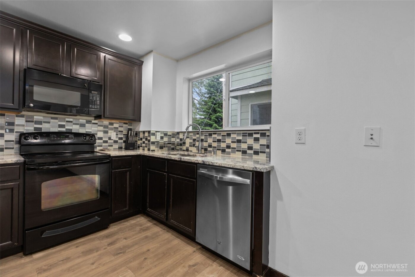 1118 Chestnut Court #18, Everett, WA 98201