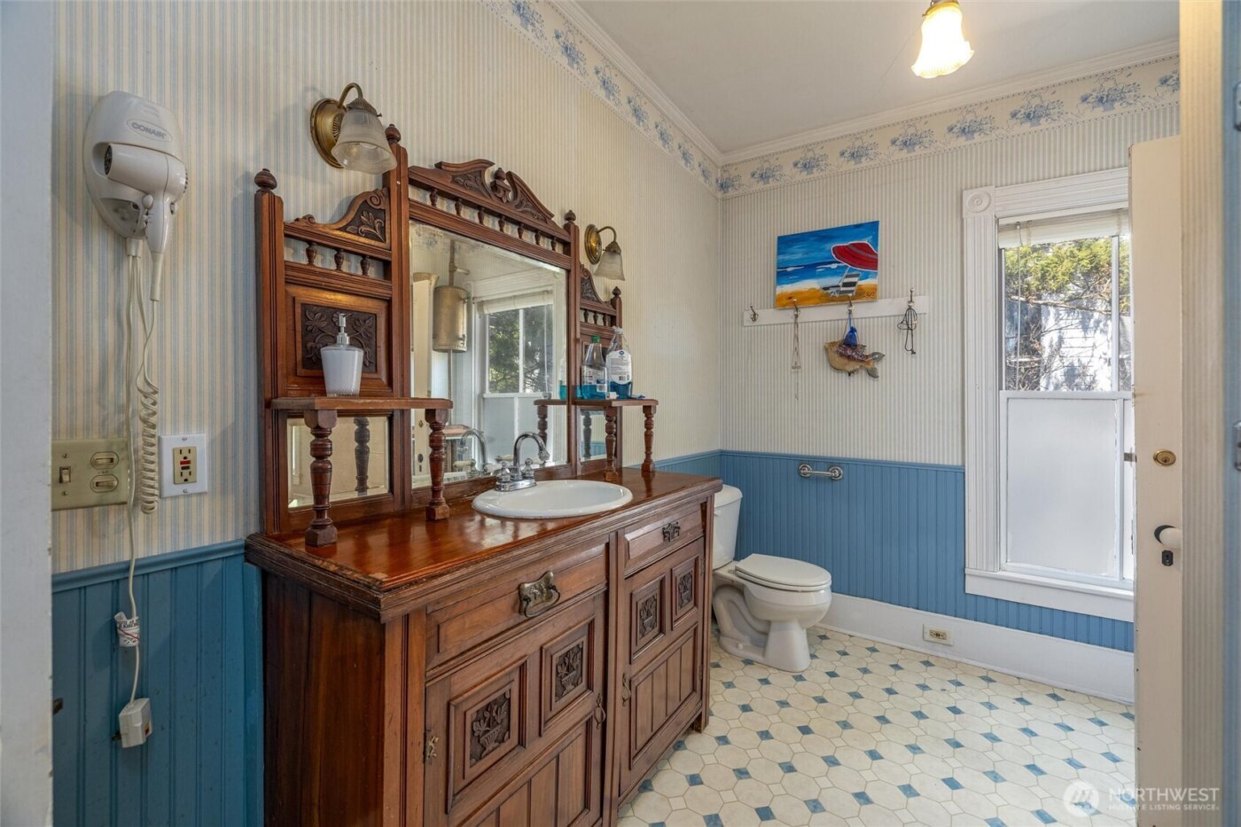 602 N Main Street , Coupeville, WA 98239