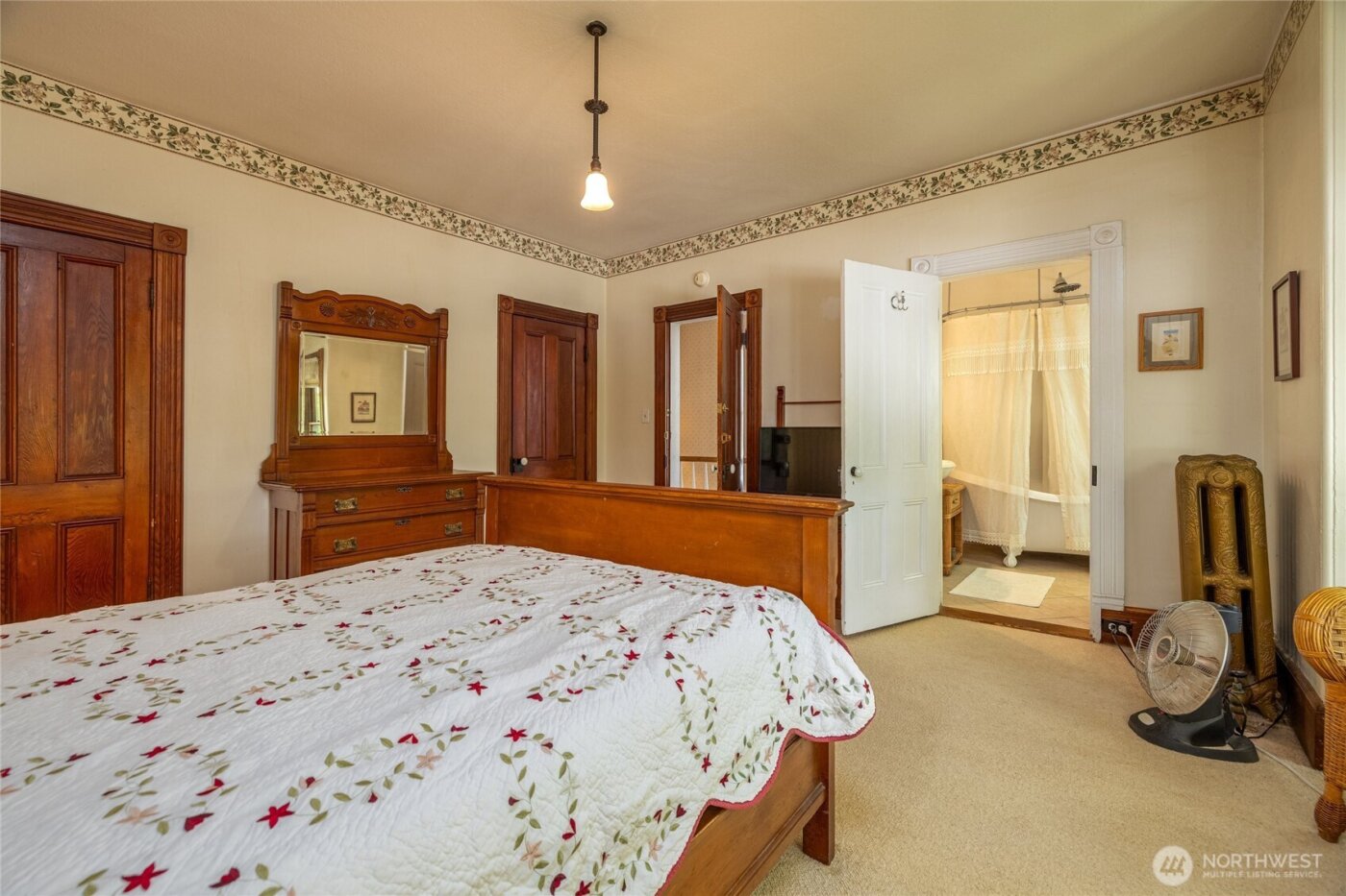 602 N Main Street , Coupeville, WA 98239