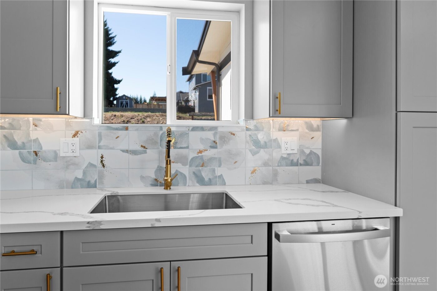 5633 Morningtown Place , Freeland, WA 98249