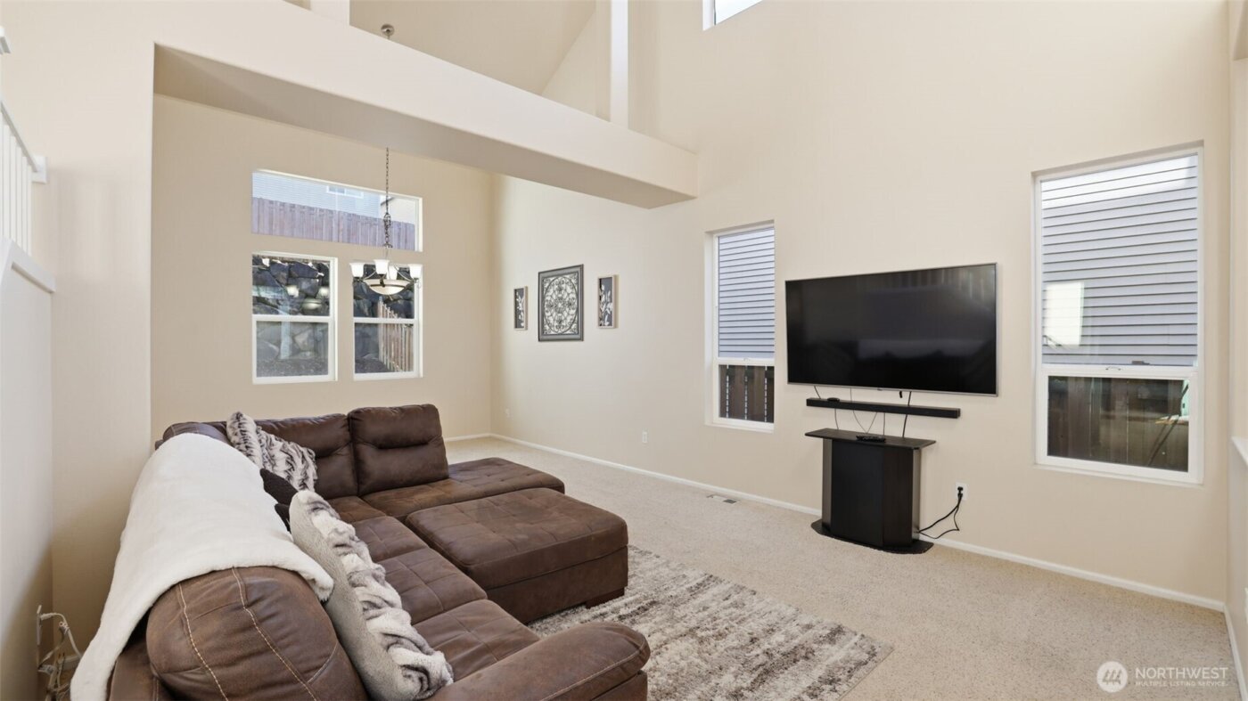 6114 Montevista Drive SE, Auburn, WA 98092