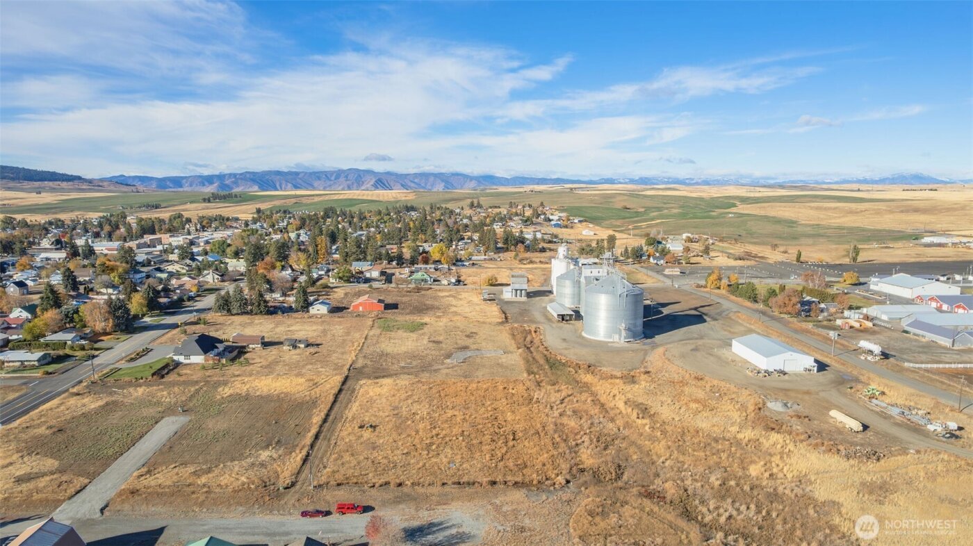 601 E 1st St , Waterville, WA 98858