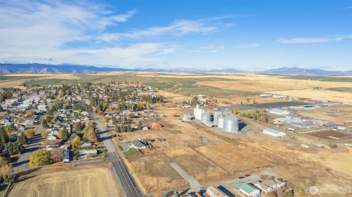 601 E 1st St , Waterville, WA 98858