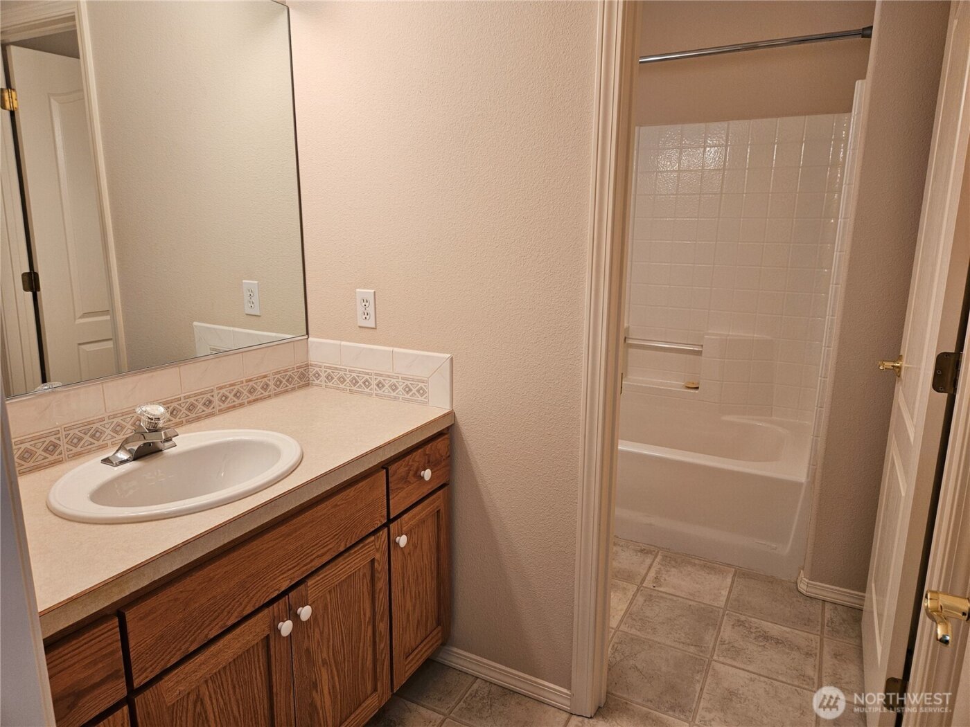 1240 Vintage Avenue , Richland, WA 99352
