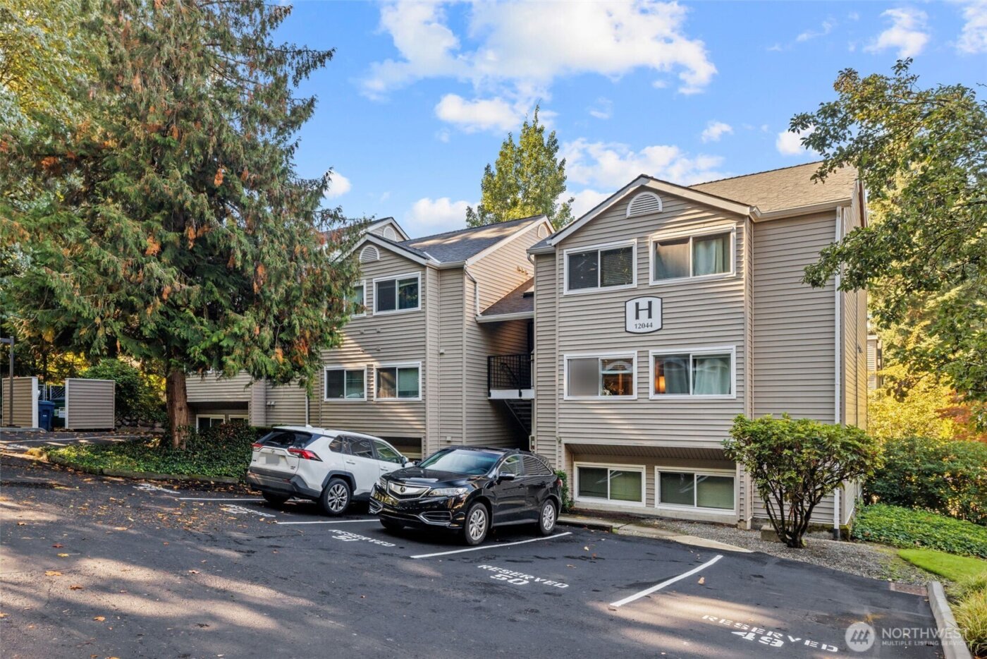 12044 100th Avenue NE #H102, Kirkland, WA 98034