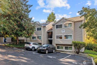 12044 100th Avenue NE #H102, Kirkland, WA 98034 - Photo 2