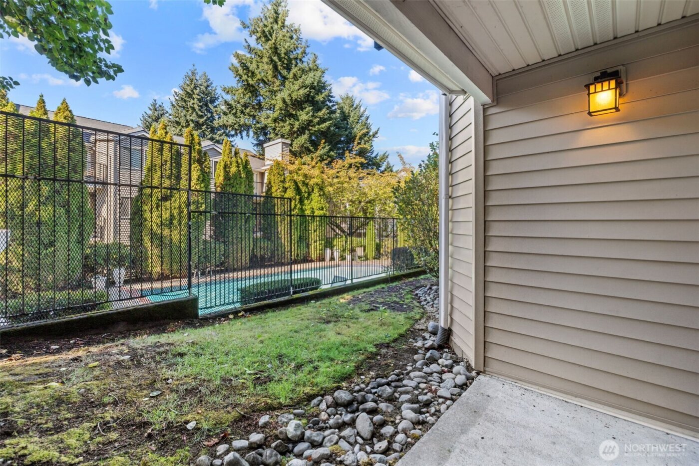 12044 100th Avenue NE #H102, Kirkland, WA 98034