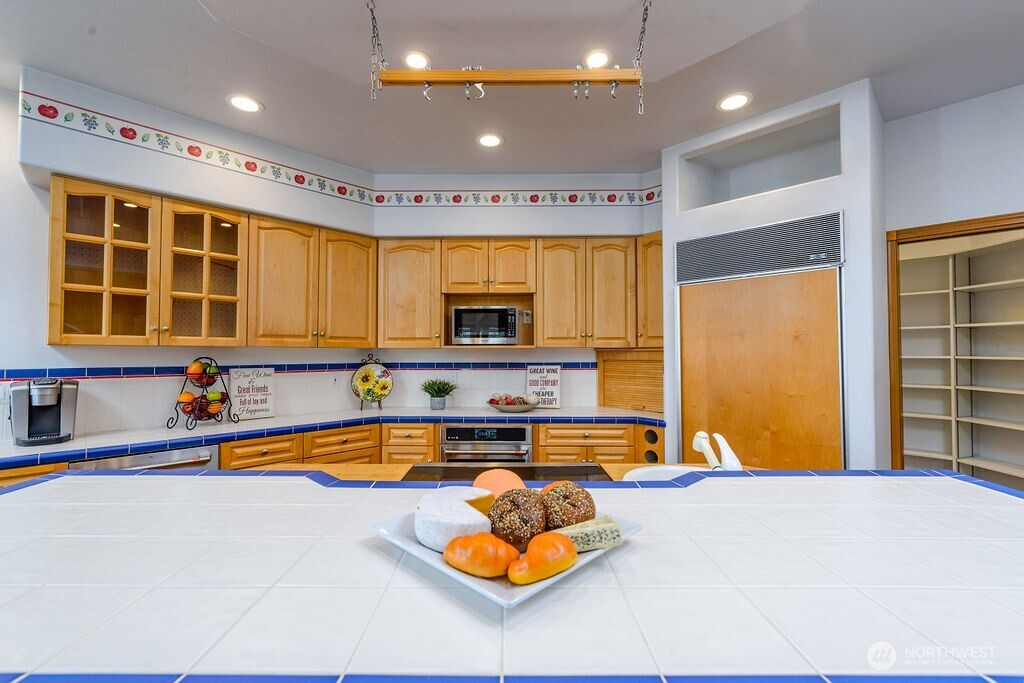 3250 E State Route 302 , Belfair, WA 98528