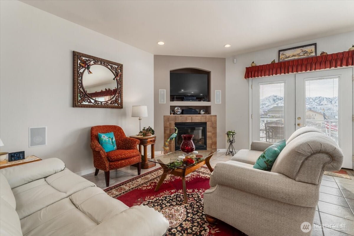 214 Stehekin Way , Chelan, WA 98816